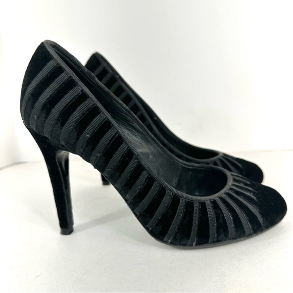 Chanel Velvet and Grosgrain Ribbon Cap Toe Closed Toe Stiletto Pumps size 39 - Picture 5 of 15